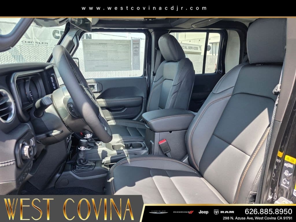 2026 Jeep Gladiator Sahara thumbnail 13
