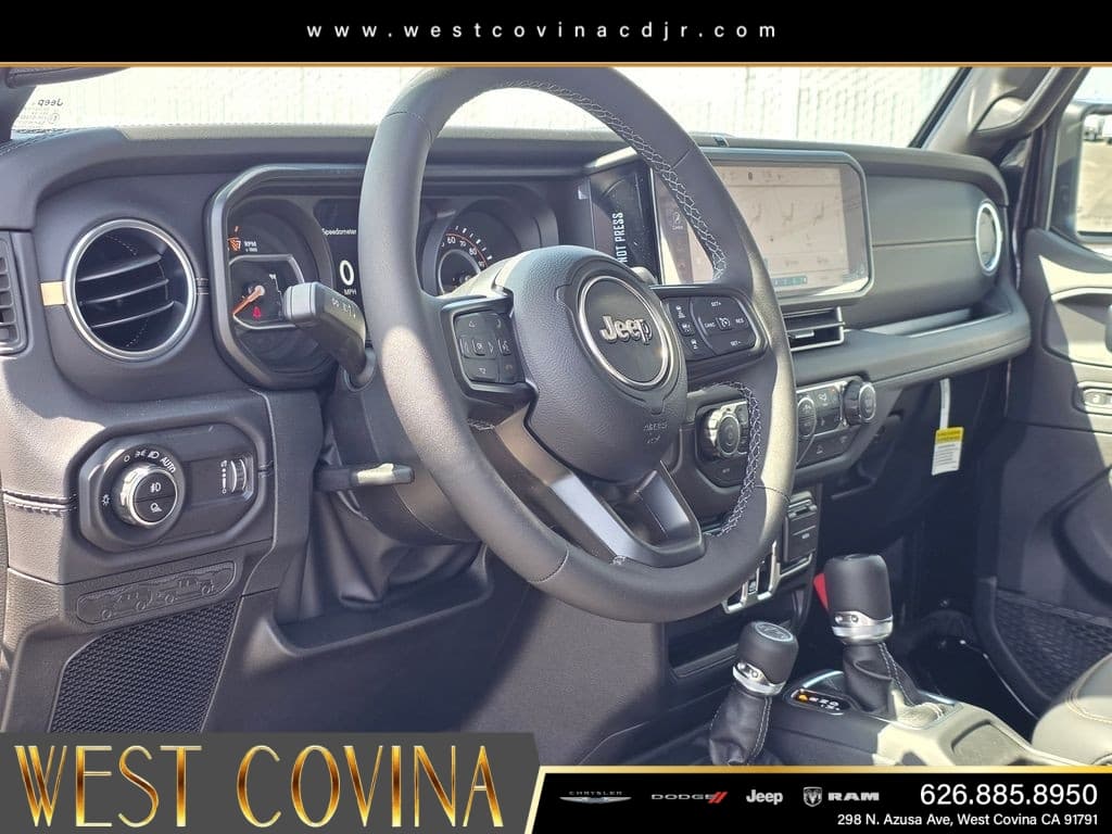 2026 Jeep Gladiator Sahara thumbnail 14