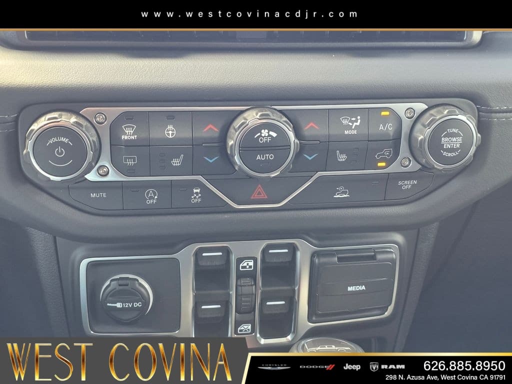 2026 Jeep Gladiator Sahara thumbnail 17