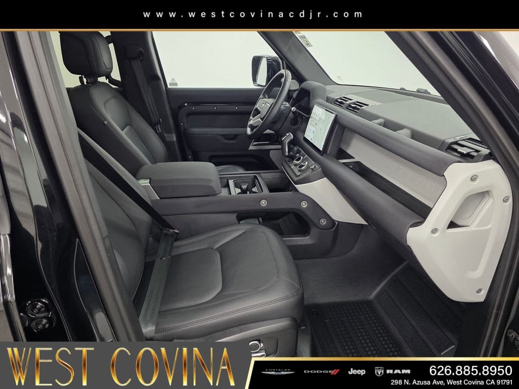 2023 Land Rover Defender 130 SE thumbnail 11