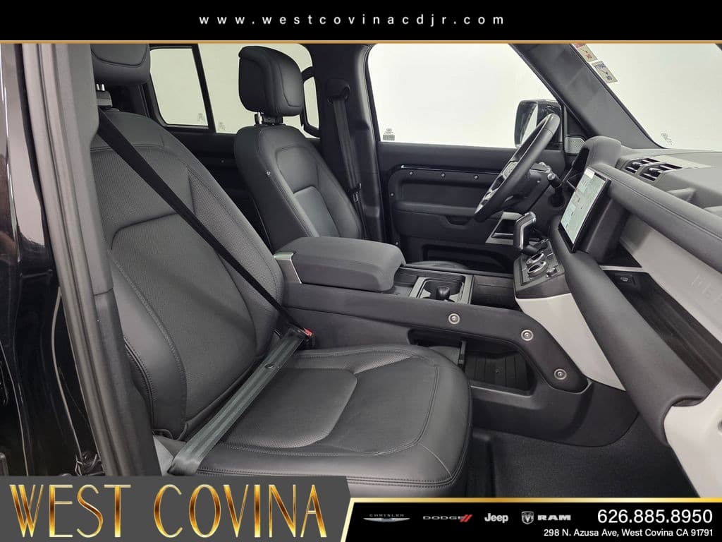 2023 Land Rover Defender 130 SE thumbnail 12