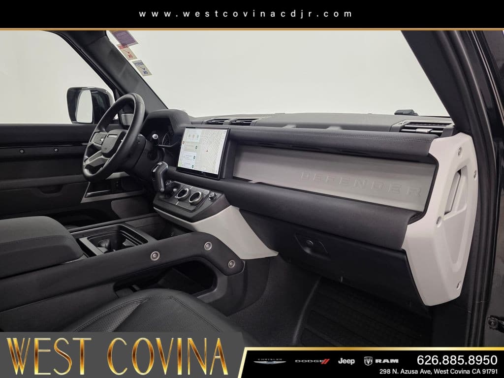 2023 Land Rover Defender 130 SE thumbnail 14