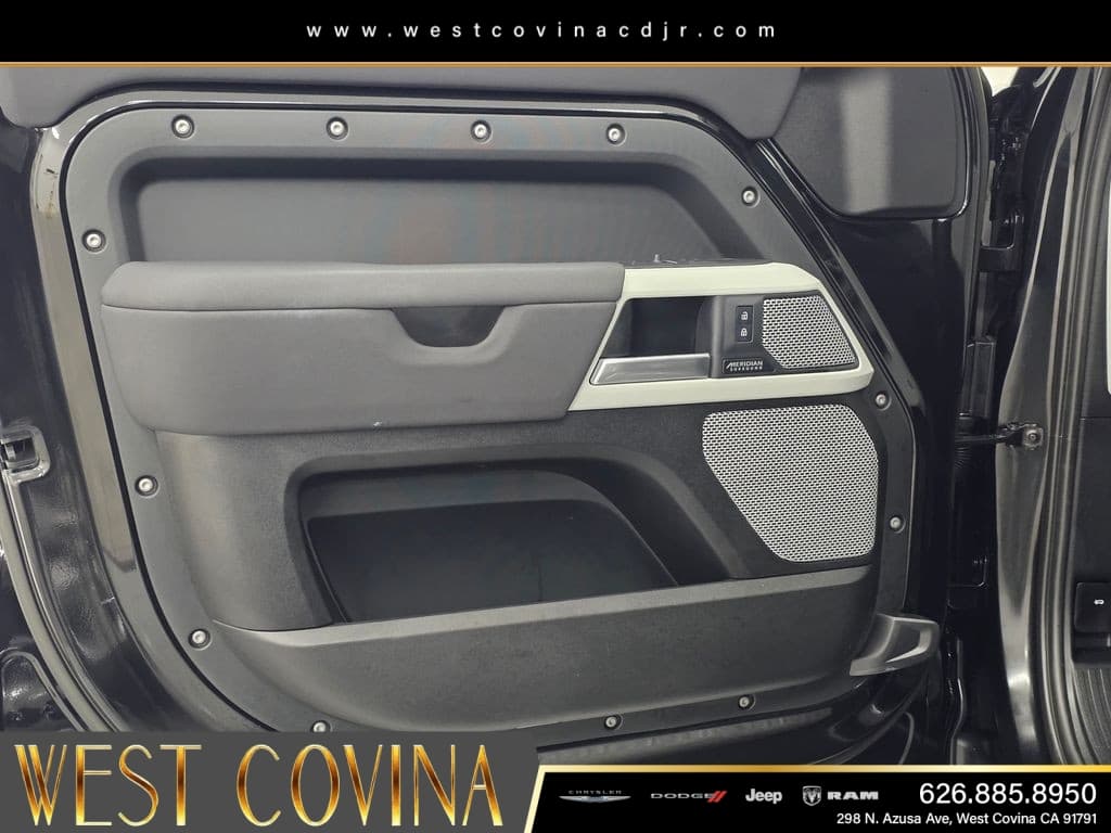 2023 Land Rover Defender 130 SE thumbnail 23