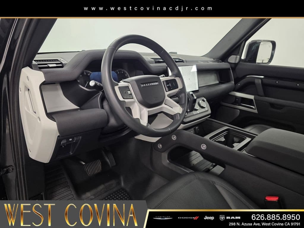 2023 Land Rover Defender 130 SE thumbnail 25