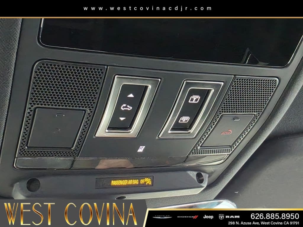 2023 Land Rover Defender 130 SE thumbnail 29