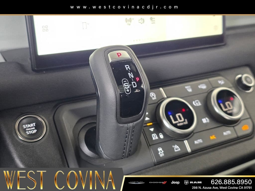 2023 Land Rover Defender 130 SE thumbnail 34