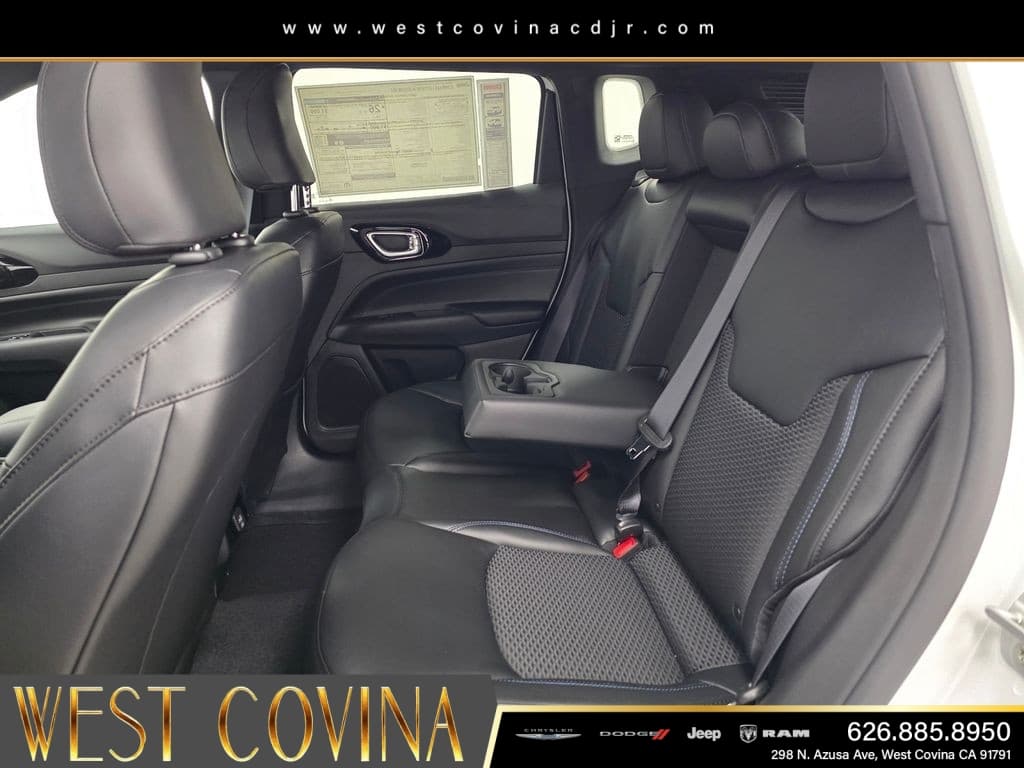 2026 Jeep Compass Latitude thumbnail 11