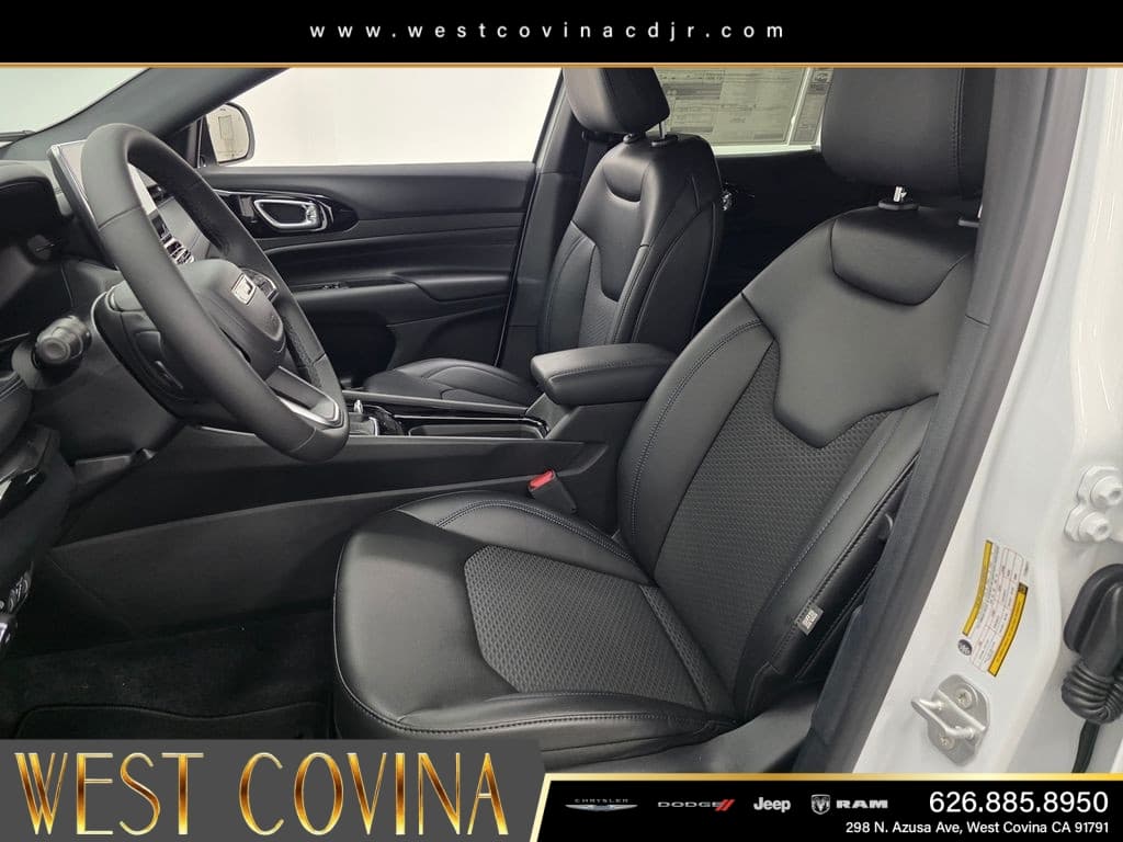 2026 Jeep Compass Latitude thumbnail 12