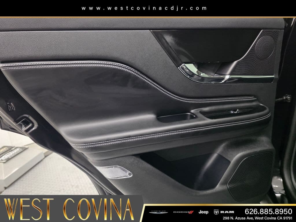 2024 Lincoln Corsair Plug-In Hybrid Grand Touring thumbnail 17