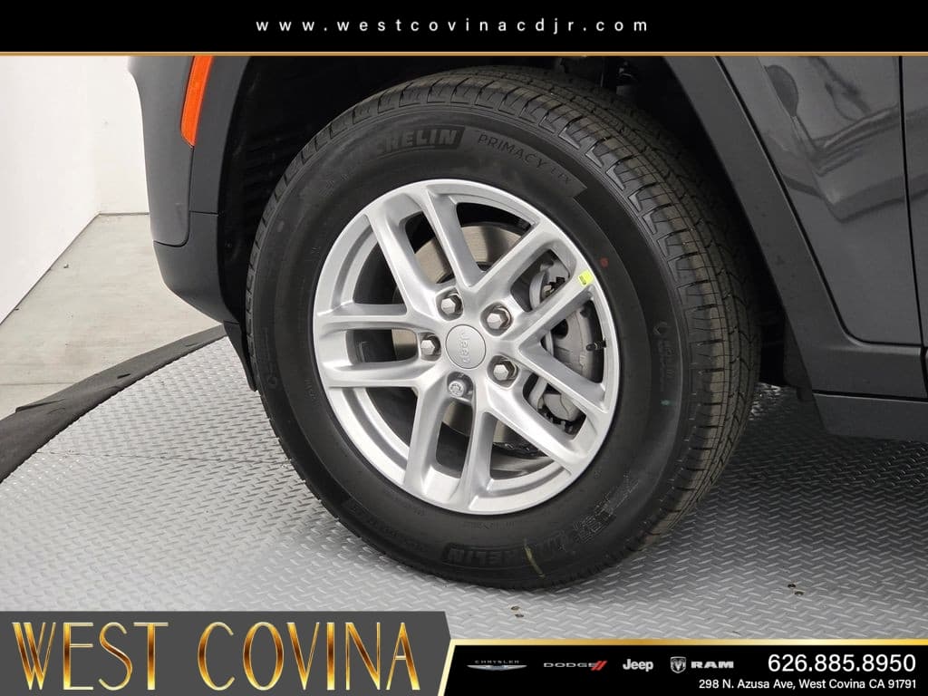 2026 Jeep Grand Cherokee Laredo thumbnail 9