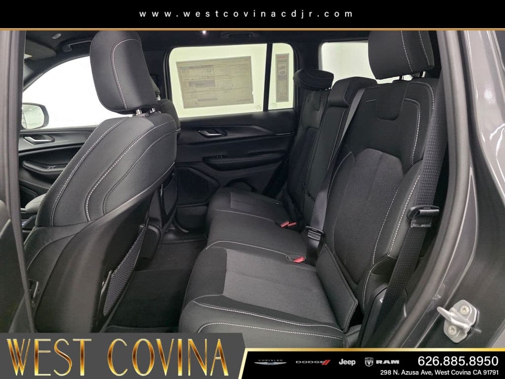 2026 Jeep Grand Cherokee Laredo thumbnail 12